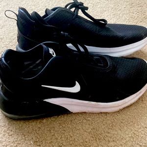 NIKE air max motion 2’s